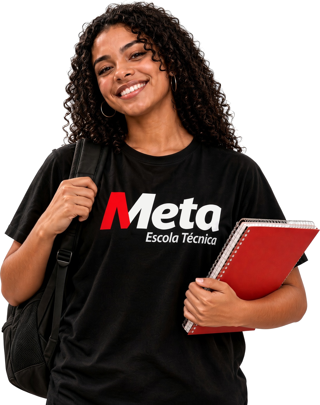 Estudante sorrindo com a camiseta da Meta Escola Técnica, mochila nas costas e caderno na mão